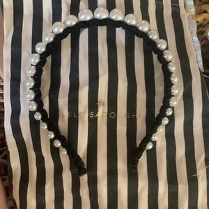 Lele Sadoughi White Pearl graduated headband.